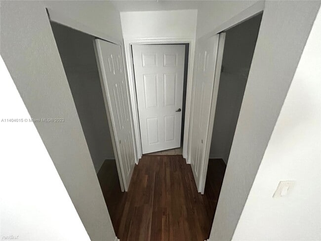 Foto del edificio - 3 br, 2.5 bath House - 212 NE 3rd St Apt 5