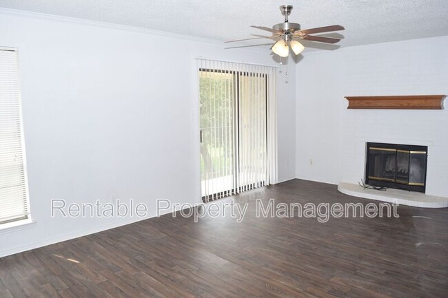 Building Photo - 114 Stagecoach Trail