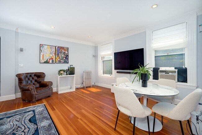 Foto del edificio - 1064 Beacon St