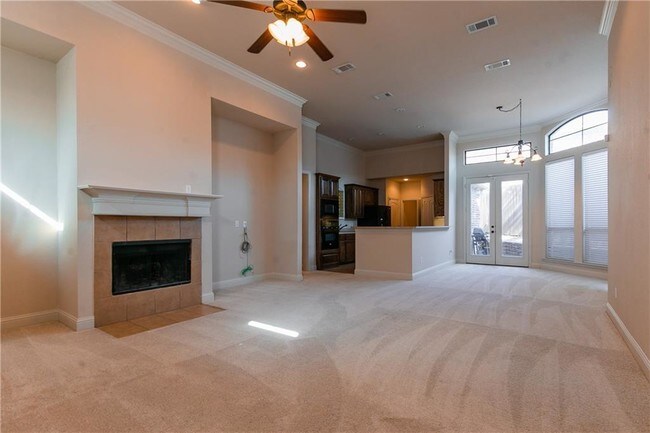 Foto del edificio - 4900 Ridglea Hills Ct