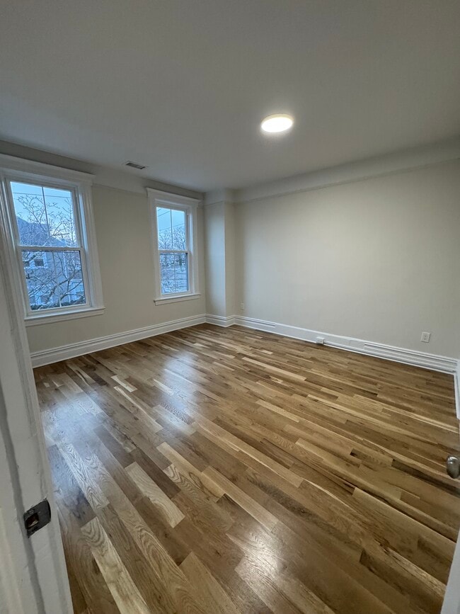 Building Photo - 87 6th St