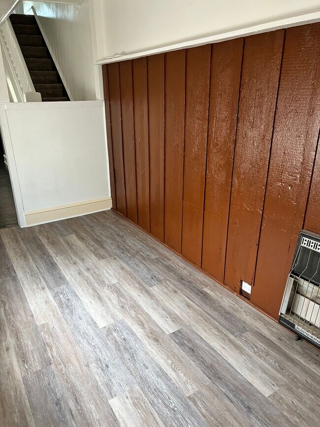 Building Photo - Totally New 3 bedroom