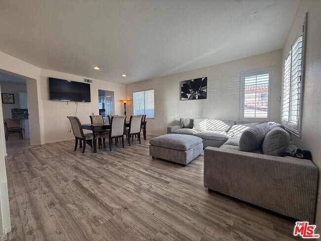 Foto del edificio - 719 E Ave Q10