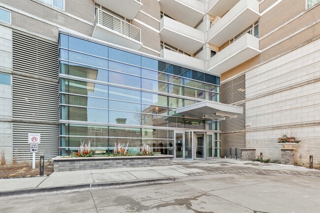 Building Photo - 1515 S Prairie Ave