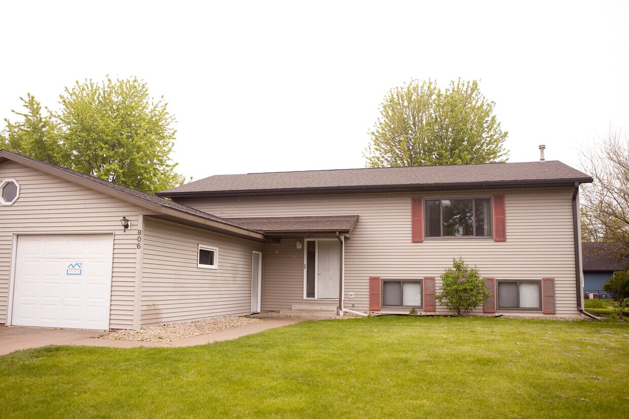 Primary Photo - 808 Rachel Pl