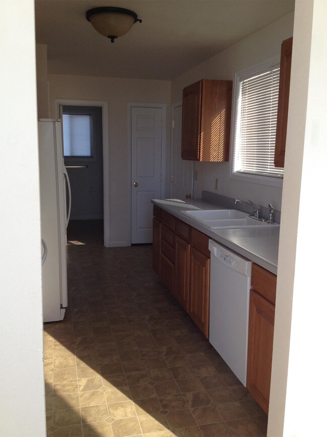 Building Photo - 102 Hyland Ct