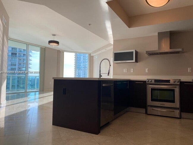Building Photo - 150 Sunny Isles Blvd