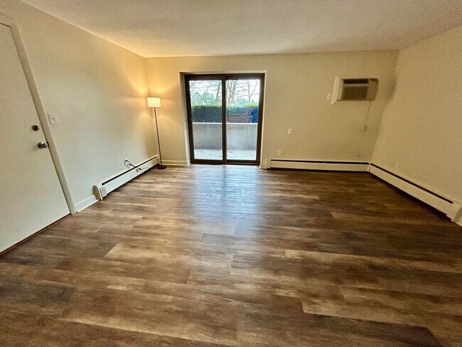 Foto del edificio - 70 Charles River Rd