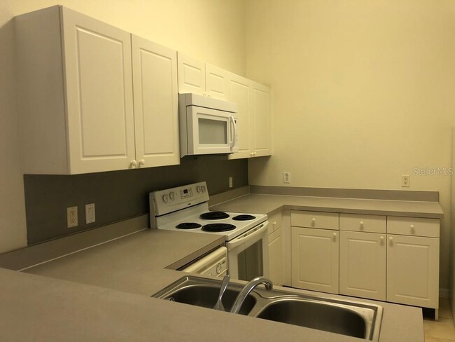 Building Photo - 2784 Club Cortile Cir