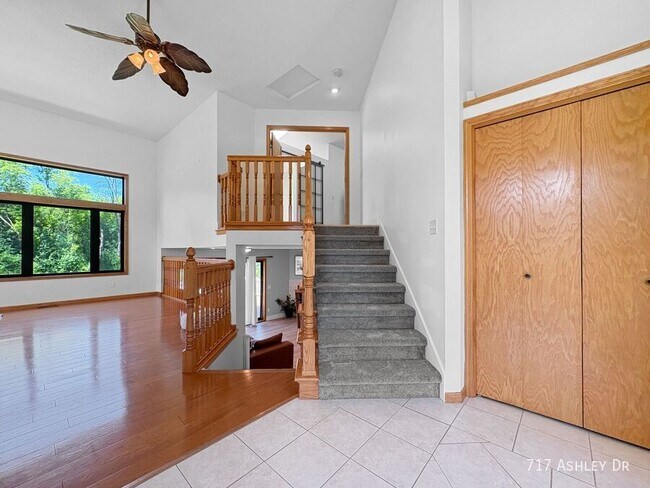 Foto del edificio - 717 Ashley Dr