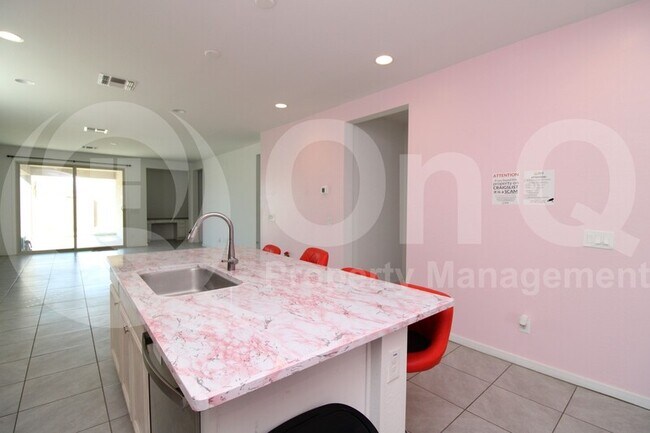 Foto del edificio - 1068 W Hess Ave