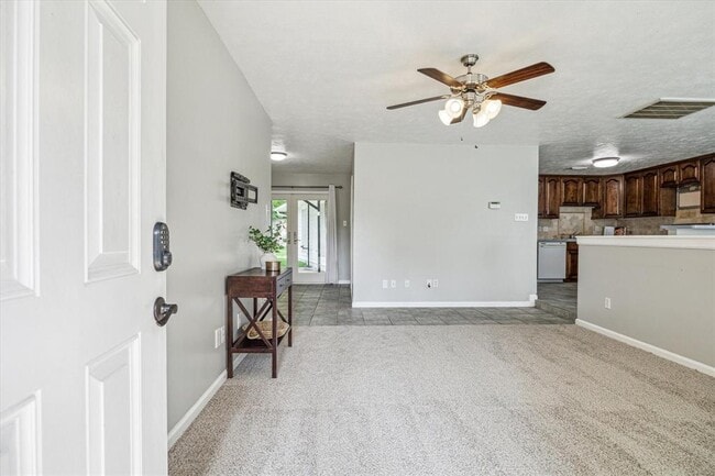 Foto del edificio - 3613 Lazy Spring Dr