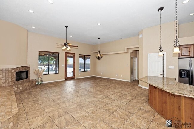 Building Photo - 15195 S Sierra Sands Dr