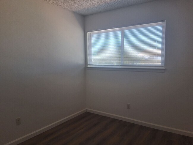 Foto del edificio - 964 W Center St