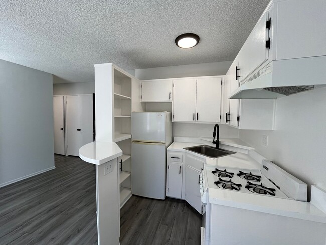 Interior Photo - 238 South Serrano Ave