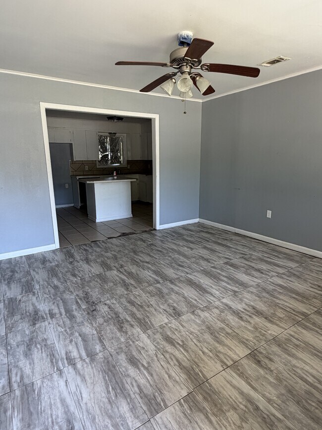 Foto del edificio - 617 Damaka Dr