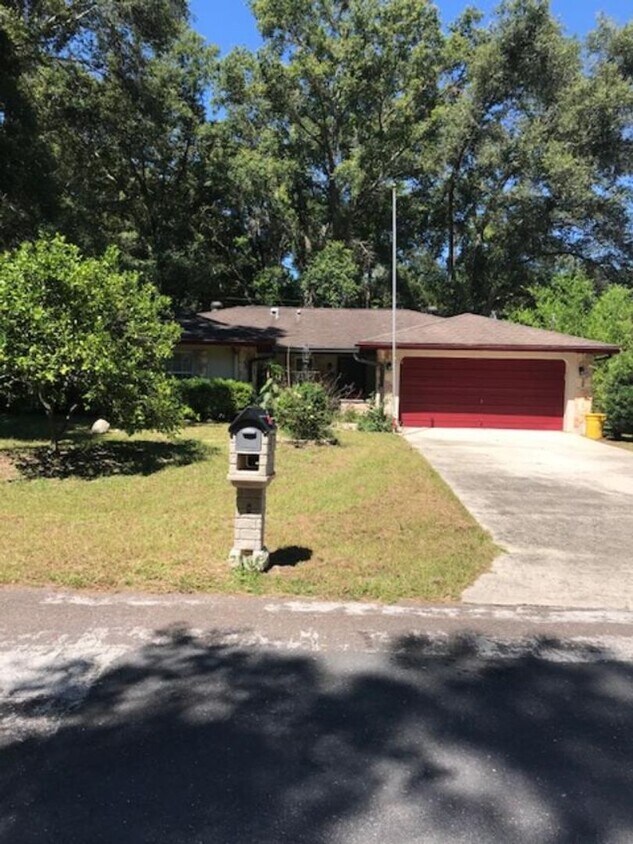 Primary Photo - Charming 3/2 Home in Citrus Springs – Fenc...