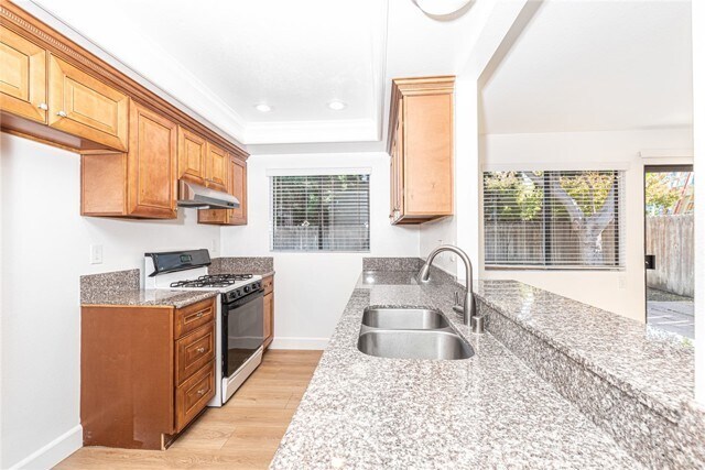 Building Photo - 2686 Santa Ana Ave