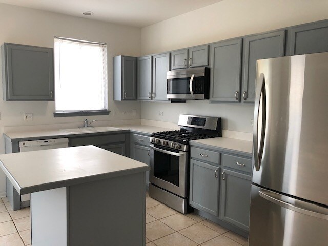 Building Photo - 1546 Sauganash Ct