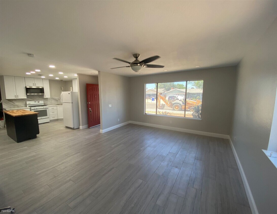 4 br, 2 bath House 1115 W Malone St House for Rent in Hanford, CA