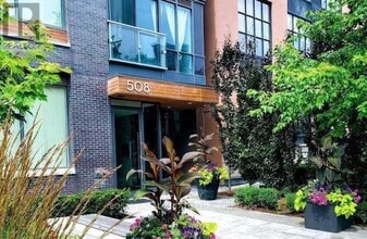 Building Photo - 508 Wellington St W