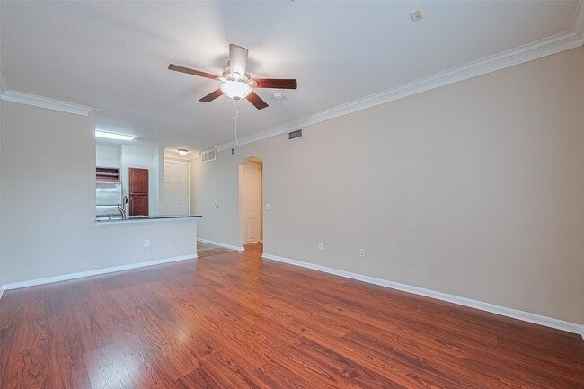 Building Photo - 7575 Kirby Dr