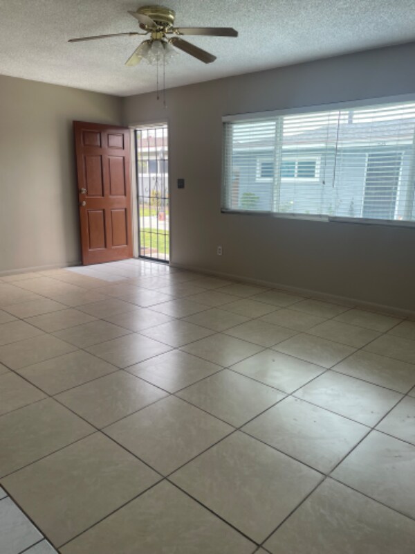 Foto del edificio - 1997 W Houston Ave