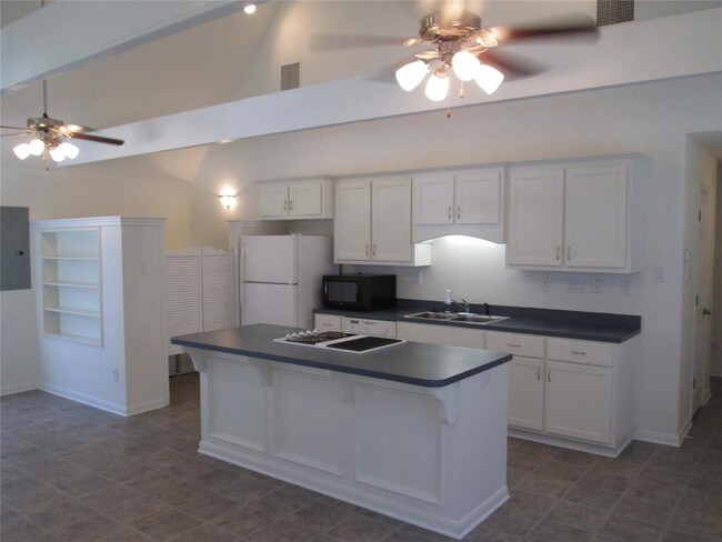 Building Photo - 307 Texas Ave