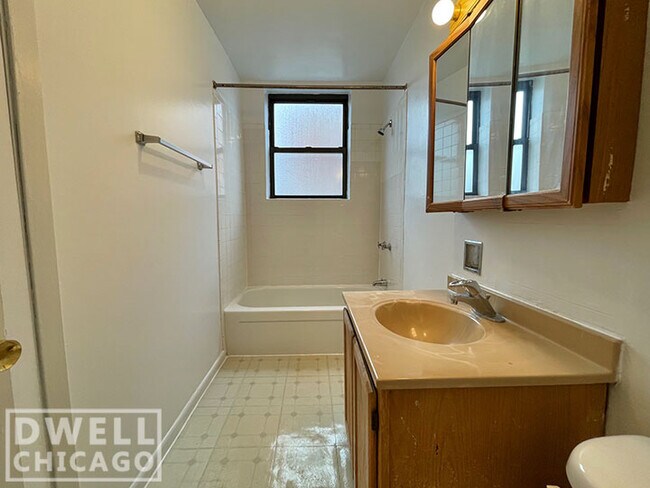 Foto del edificio - 2315 N Kedzie Blvd