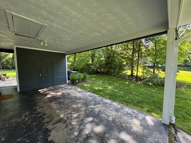 Building Photo - Impressive 4 Bed 3 Bath Home On A Large Pr...