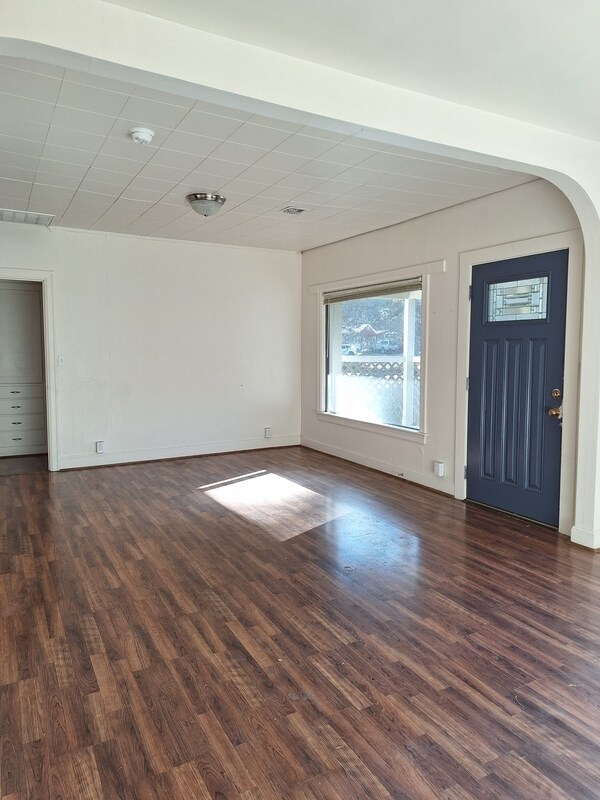 Building Photo - 1049 Ashland St