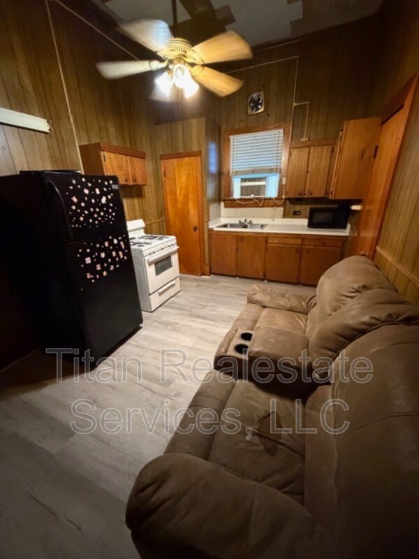 Foto del edificio - 218 W St Peter St