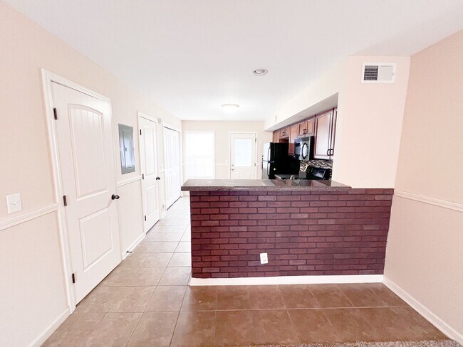 Foto del edificio - 2 Bedroom 1.5 Bath Townhome