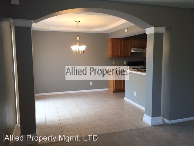 Building Photo - 8213-8213 Celestial Cir
