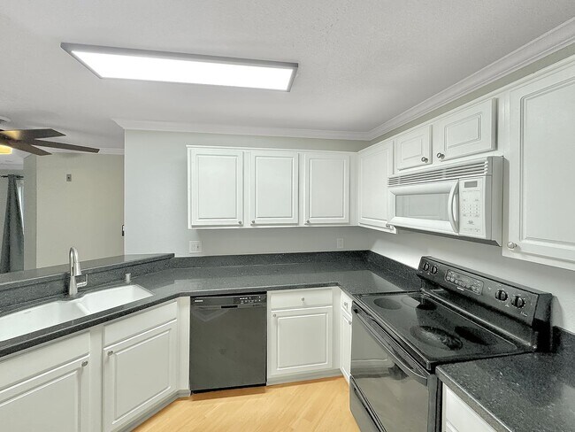 Building Photo - Great 2B/2BA Condo in UTC!