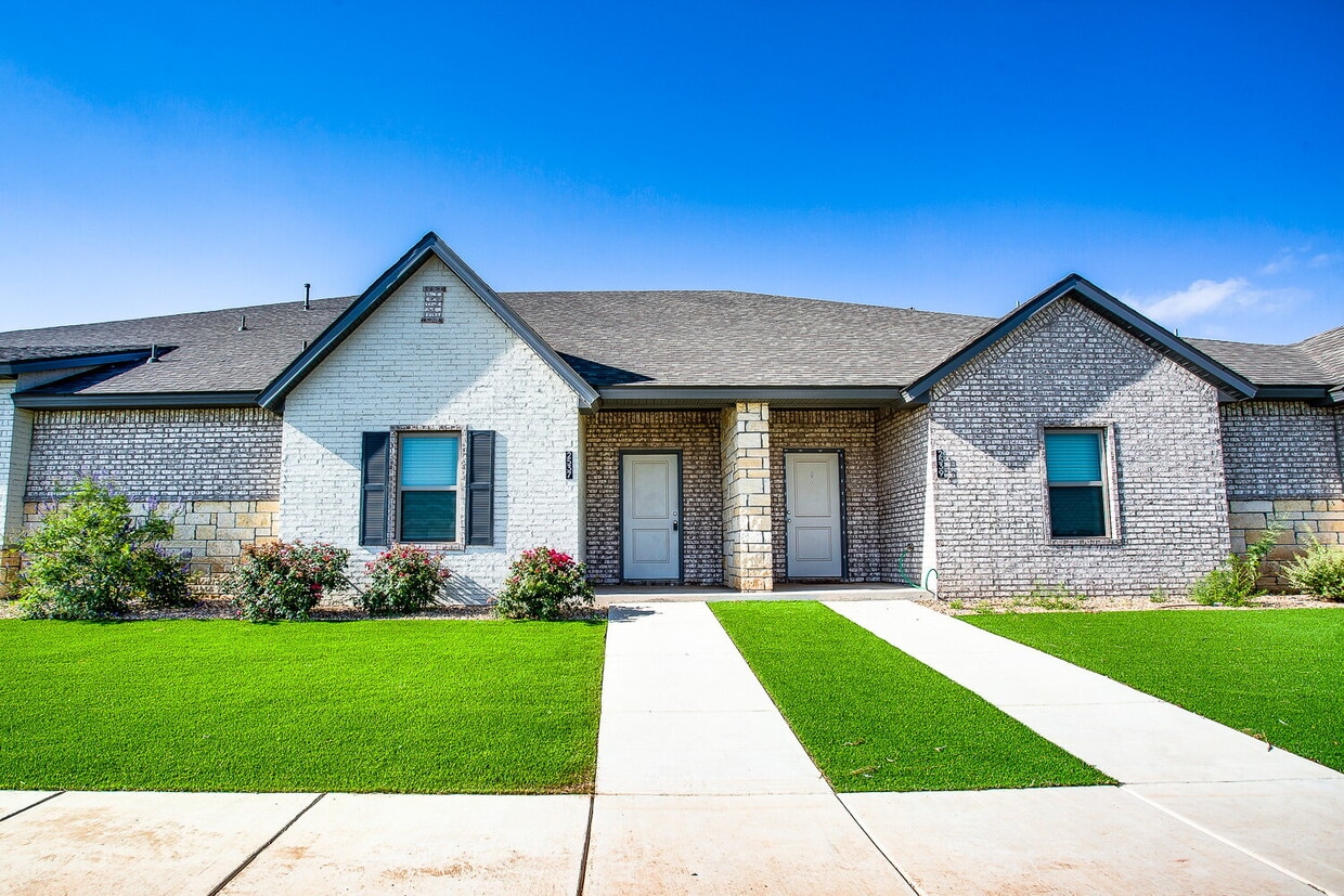 Primary Photo - Beautiful New Townhome Located South of To...