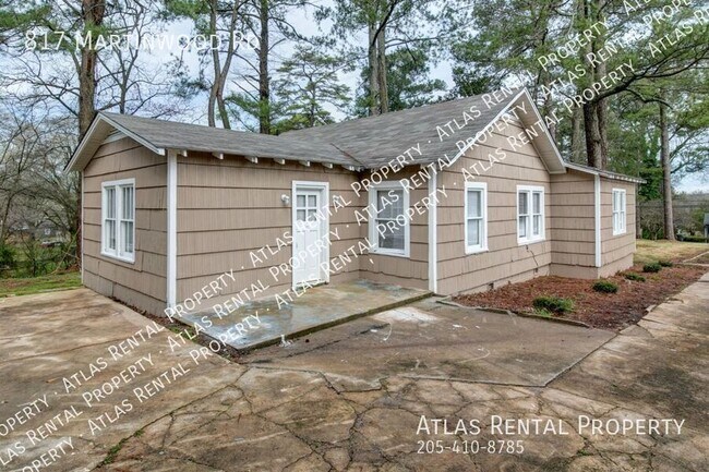 Building Photo - 817 Martinwood Rd