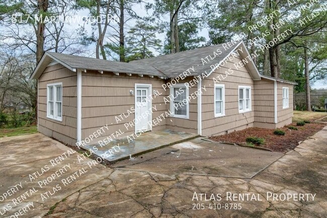 Foto del edificio - 817 Martinwood Rd