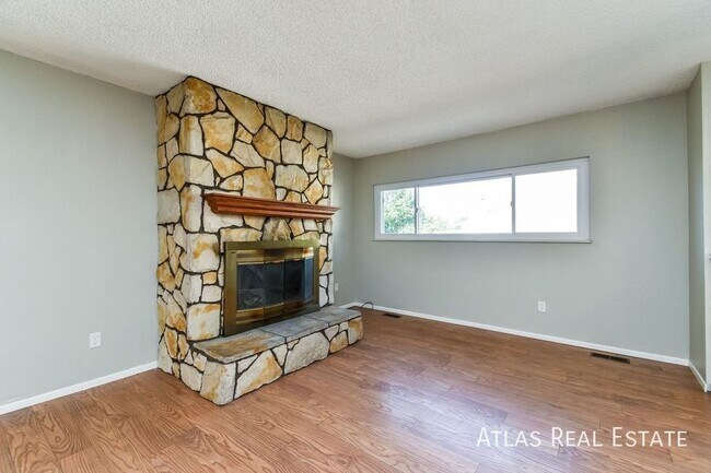 Foto del edificio - 4319 Moonbeam Dr