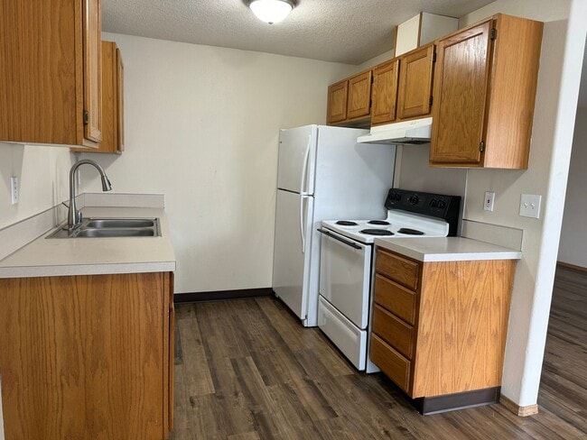 Building Photo - 2 bed 1 bath apartment