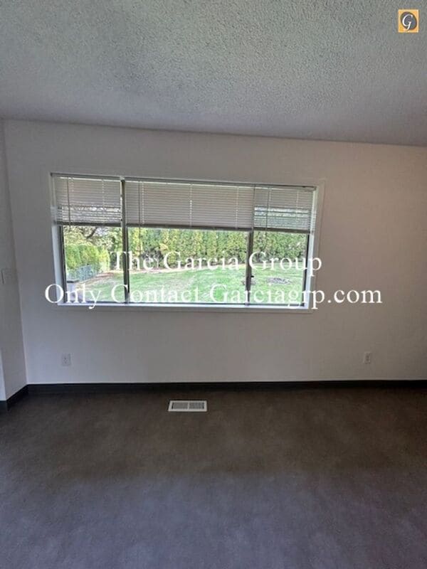 Building Photo - 17050 SE Gurnee Ave