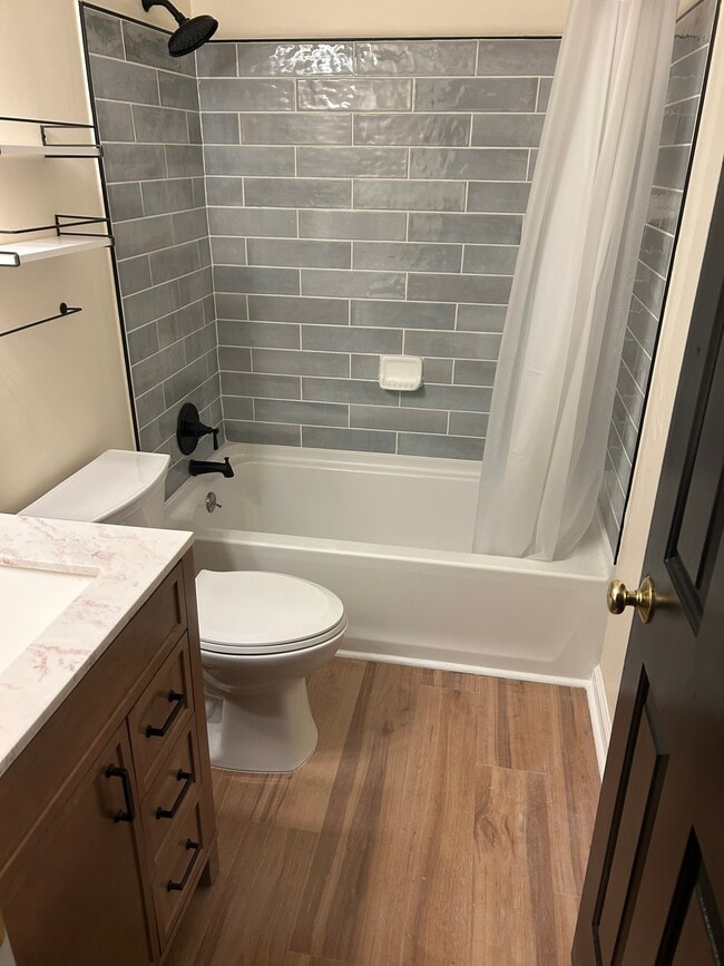 Baño - 420 N Everhart Ave