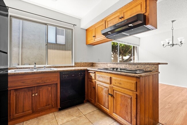 Interior Photo - 1060 20th St