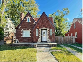 Building Photo - 15710 Biltmore St