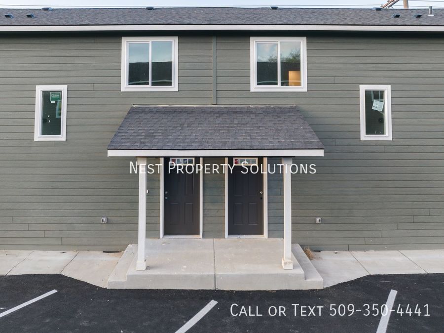 Primary Photo - 215 W 1st St
