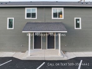 Building Photo - 215 W 1st St