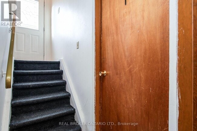 Building Photo - 374 Southill Dr