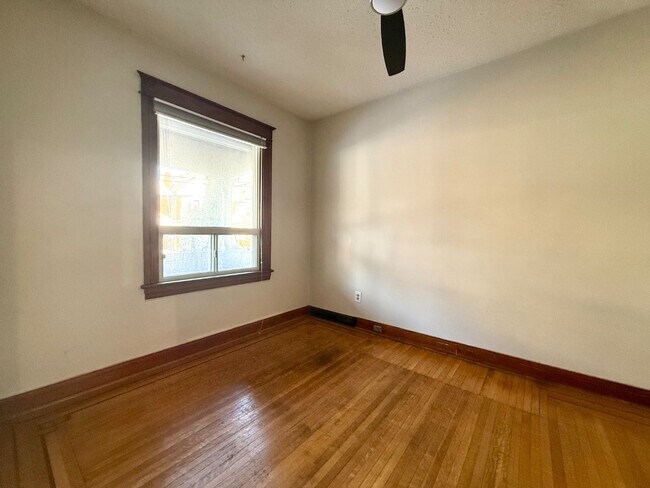 Photo du bâtiment - 12 Senator Ave