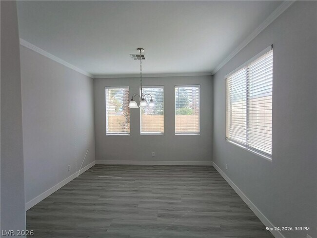 Foto del edificio - 9737 Ravine Ave
