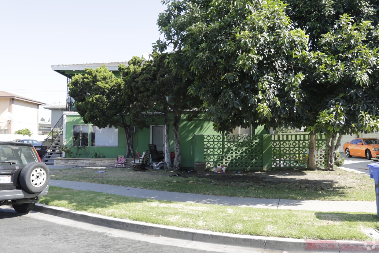 Building Photo - Bernie-Tom 4-Plex